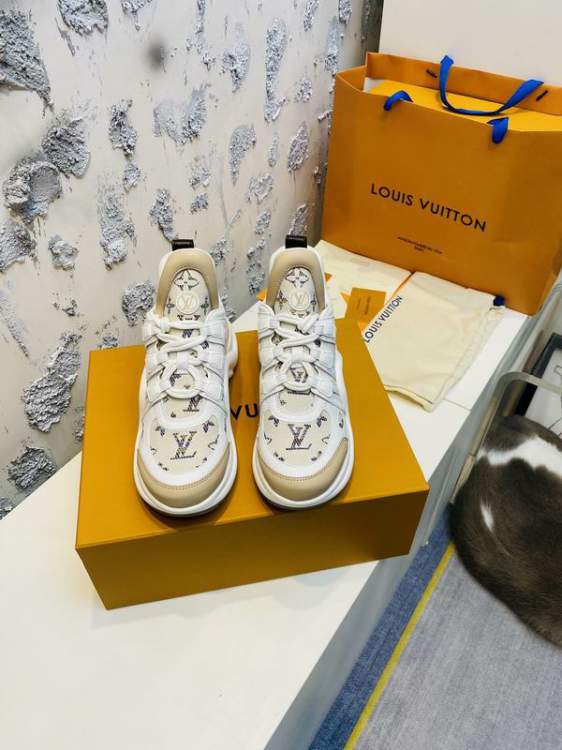 Picture of Louis Vuitton Shoes _SKULVsz35-405cmmnf053917774